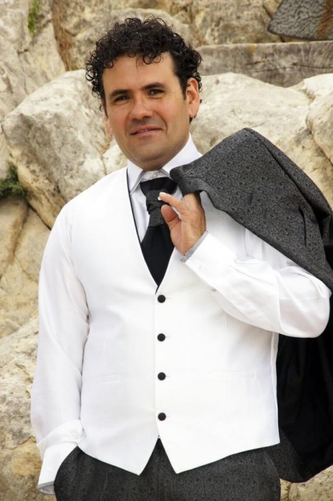 Boda en Orihuela - Alicante, Novio real vestido en Jose Zaragoza - Novios