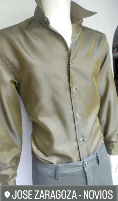 Camisa verde oliva, de Jose Zaragoza moda hombre fabricada en España