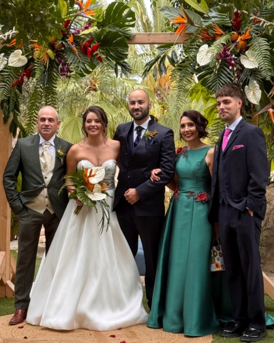 2024.11.16 Adrián Riquelme Lorente – Novio, Jesús Miralles – Padrino y Jesus JR hermano de la Novia, Crevillente – Alicante Adrián Riquelme Lorente - Novio, Jesús Miralles - Padrino y Jesus JR hermano de la Novia, Crevillente - Alicante. Bodas reales.