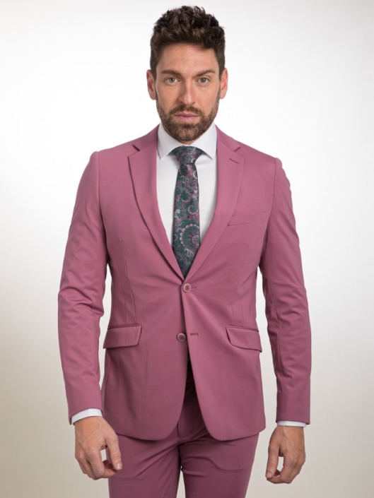 Traje Slim Fit moda urbana y acompañantes